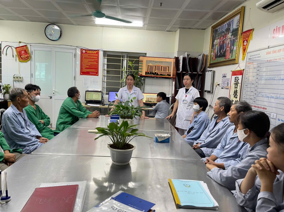 TRYỀN THÔNG GIÁO DỤC SỨC KHỎE TẠI KHOA TAI MŨI HỌNG: ĐỒNG HÀNH CÙNG NGƯỜI BỆNH TRONG CHĂM SÓC VÀ PHỤC HỒI SAU PHẪU THUẬT